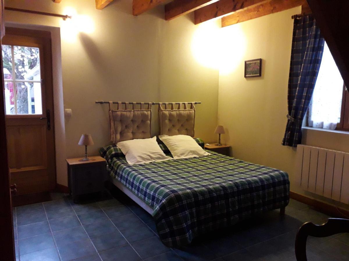 Au Grand Pre Bed & Breakfast Theillay Bagian luar foto